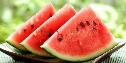 吃凉瓜可以吃西瓜吗,夏季消暑美食搭配指南